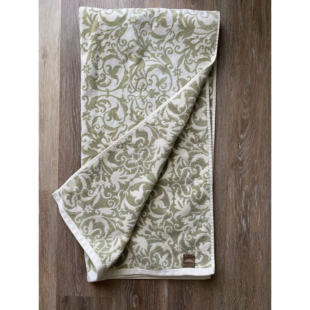 Fieldcrest Botanical Green and Cream Bath Towel